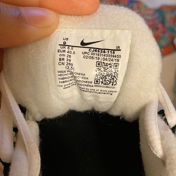 Women’s Nike AirMax - Picture 4 of 4